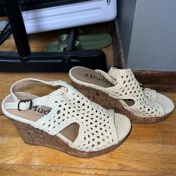 Mudd Wedges - Picture 1 of 2